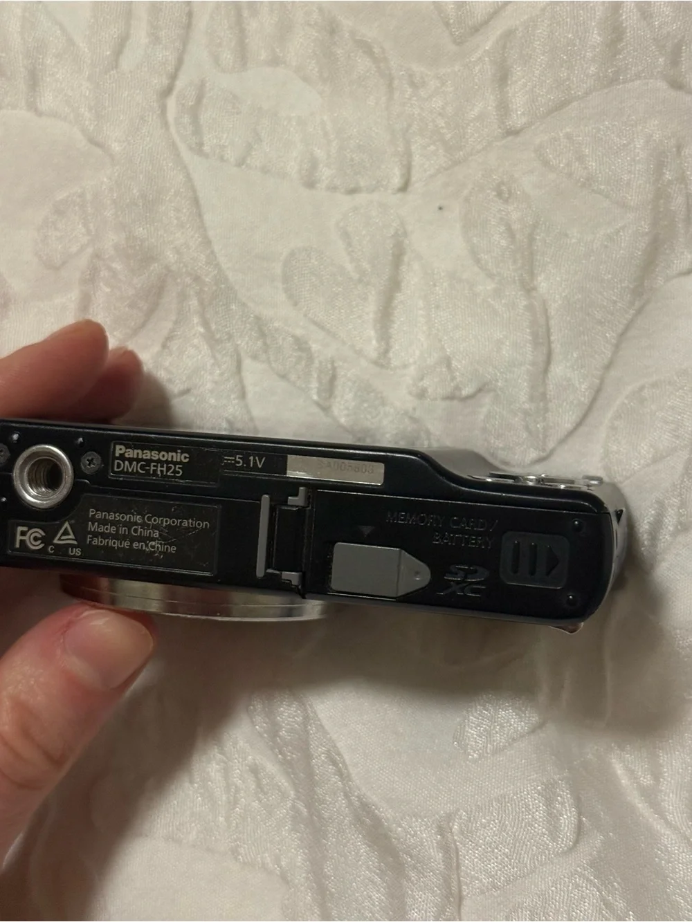 Panasonic Lumix Dmc-Fh25 16.1 Mp Digital Camera with Leica 8x Optical Zoom
